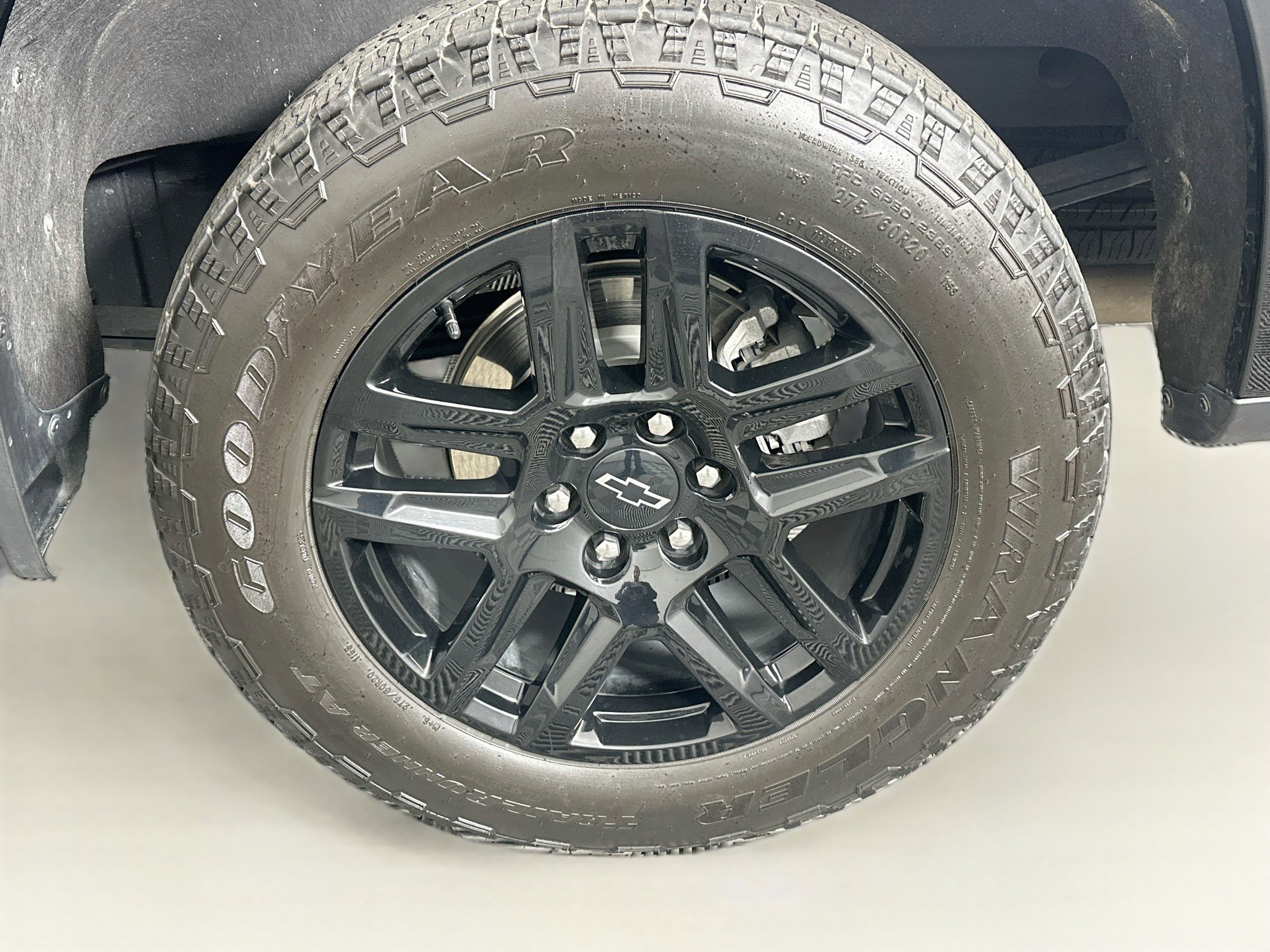 Used 2024 Chevrolet Silverado 1500 High Country w/ Midnight Edition AWD/4WD image 11