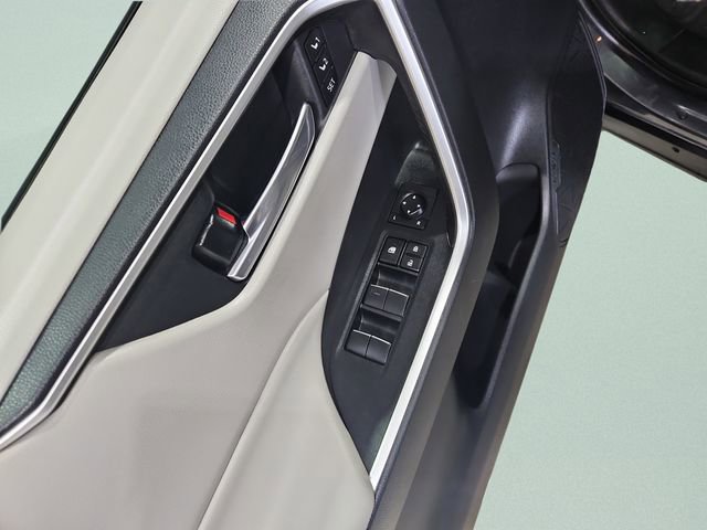 Used 2021 Toyota RAV4 XLE Premium image 28