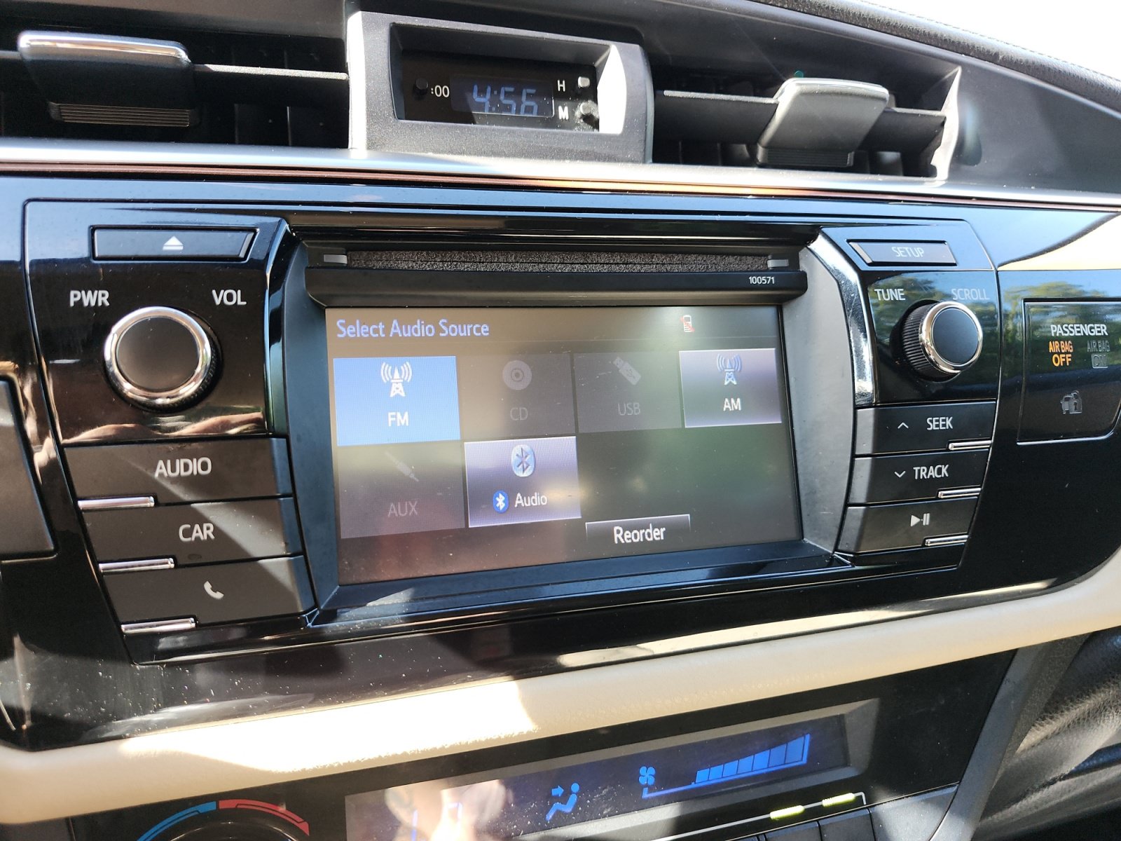 Used 2016 Toyota Corolla LE FWD image 17