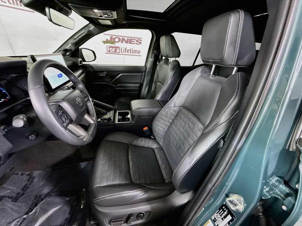 Certified 2025 Toyota 4Runner TRD Off-Road Premium AWD/4WD image 28