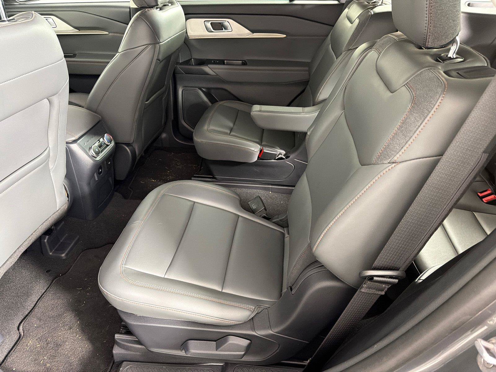 Used 2025 Ford Explorer Active w/ Active Comfort Package RWD image 20