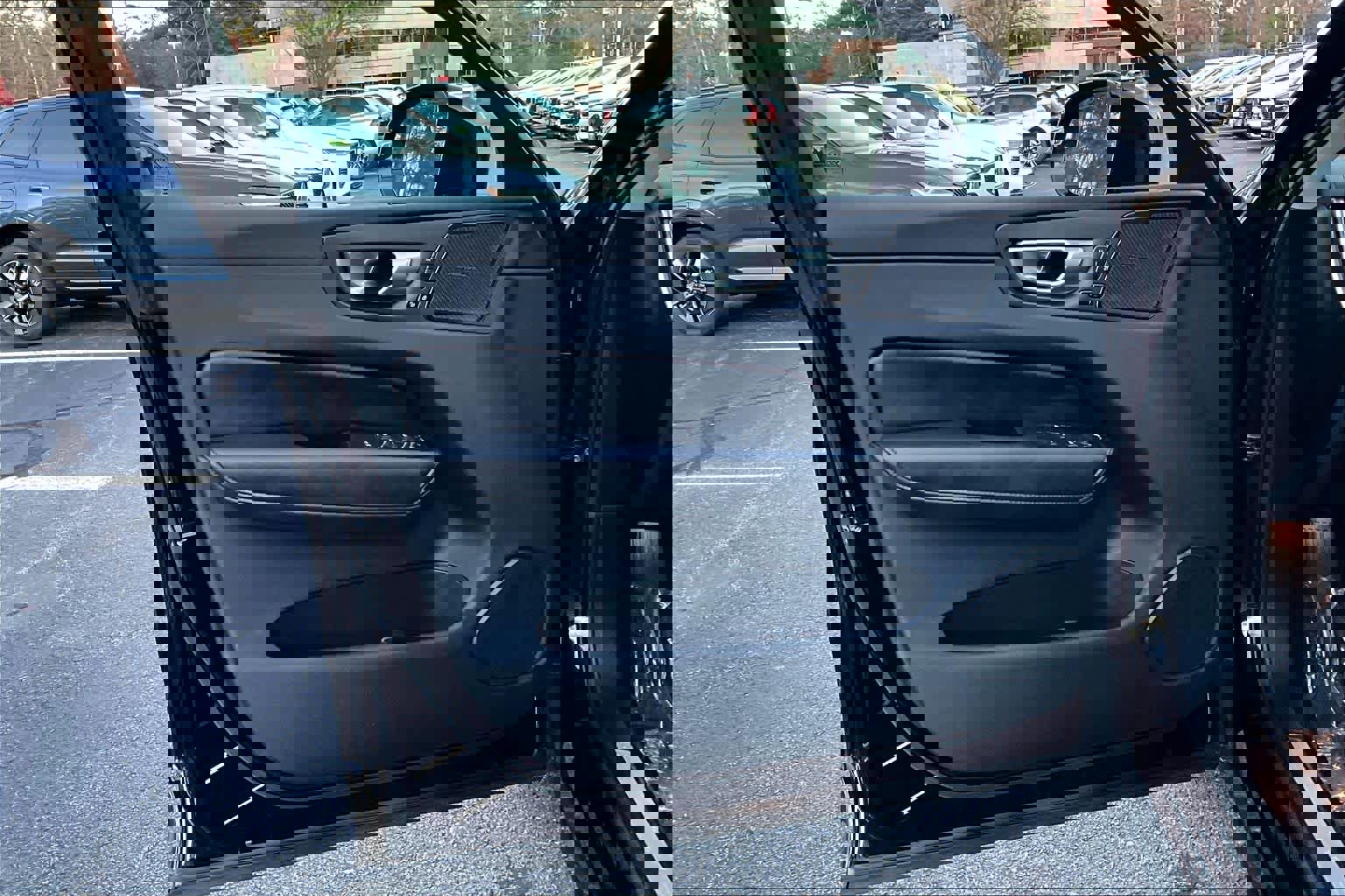 Certified 2024 Volvo XC60 B5 Plus w/ Protection Package Premier image 21