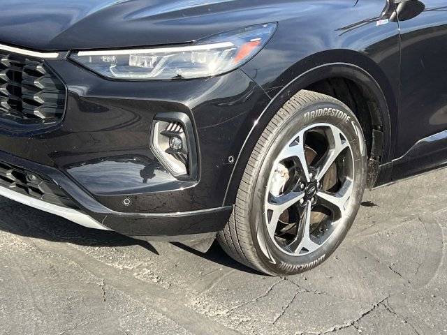 Certified 2023 Ford Escape ST-Line Elite w/ Premium Technology Package AWD/4WD image 9