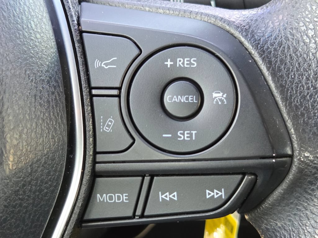 Used 2018 Toyota Camry LE FWD image 5