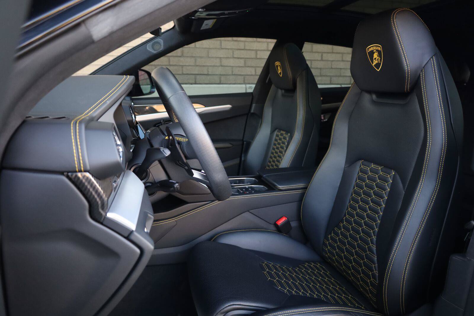 Used 2021 Lamborghini Urus AWD/4WD image 26