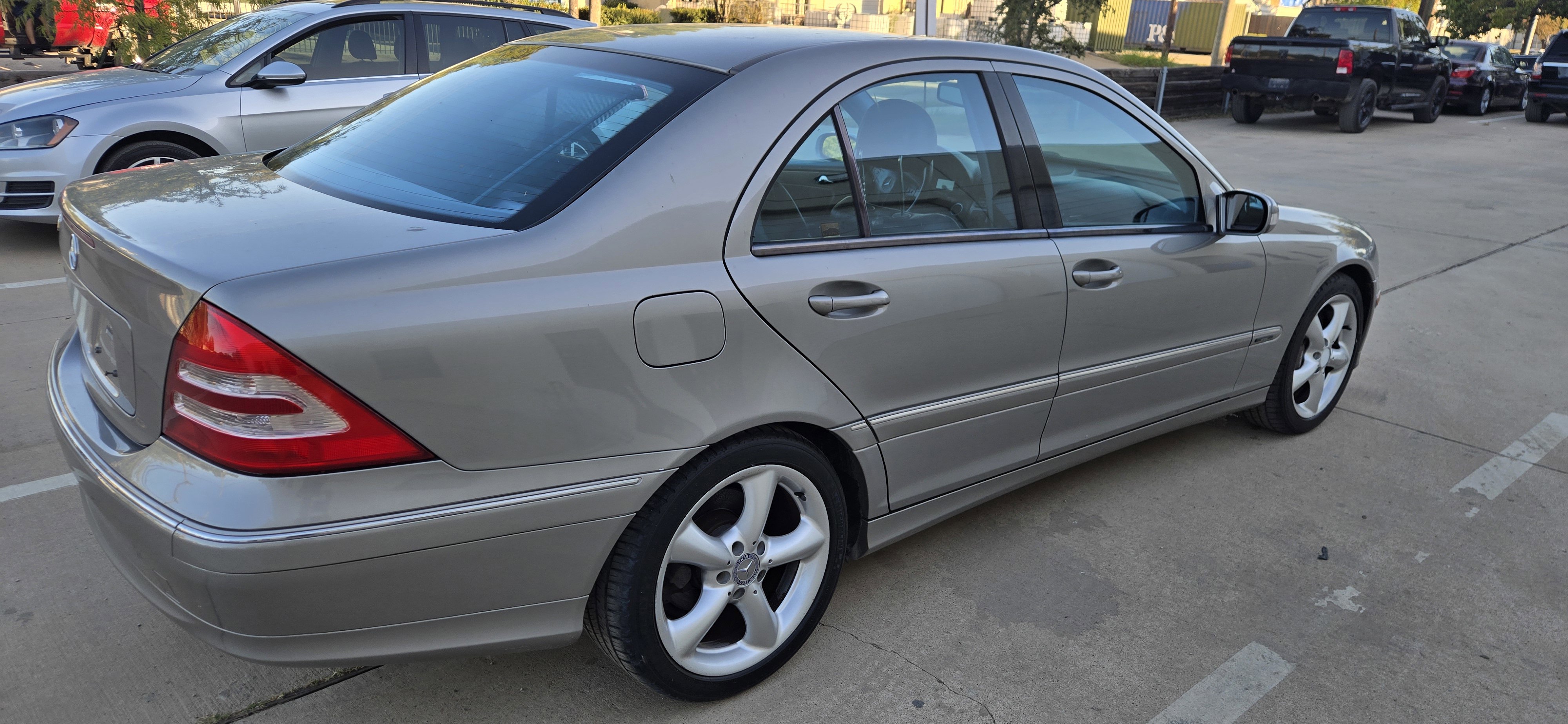 Used 2004 Mercedes-Benz C 320 Sedan image 9