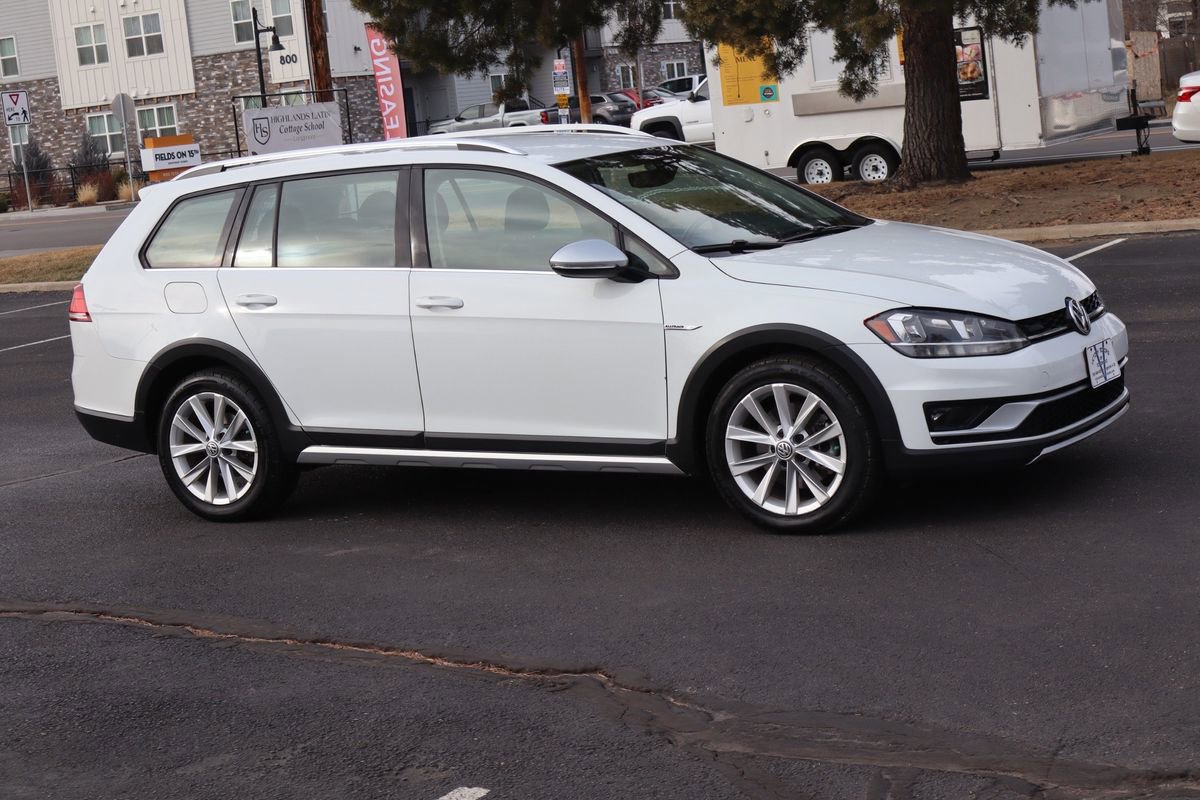 Used 2018 Volkswagen Golf Alltrack S image 2