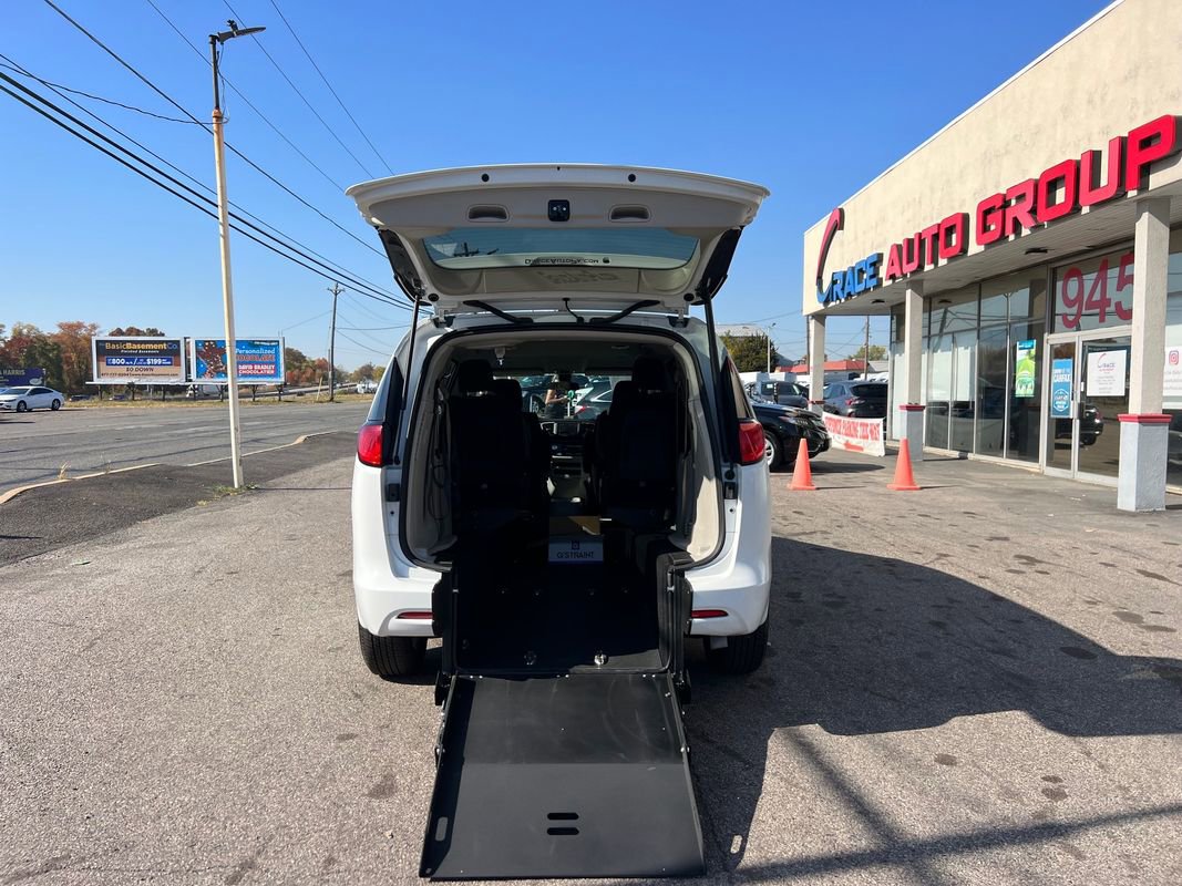 Used 2022 Chrysler Voyager LX image 36
