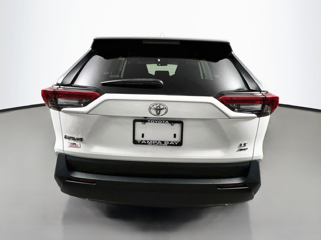 Used 2023 Toyota RAV4 LE AWD/4WD image 4
