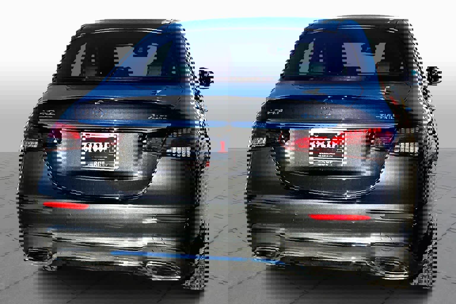 Used 2022 Mercedes-Benz E 350 4MATIC Sedan image 4