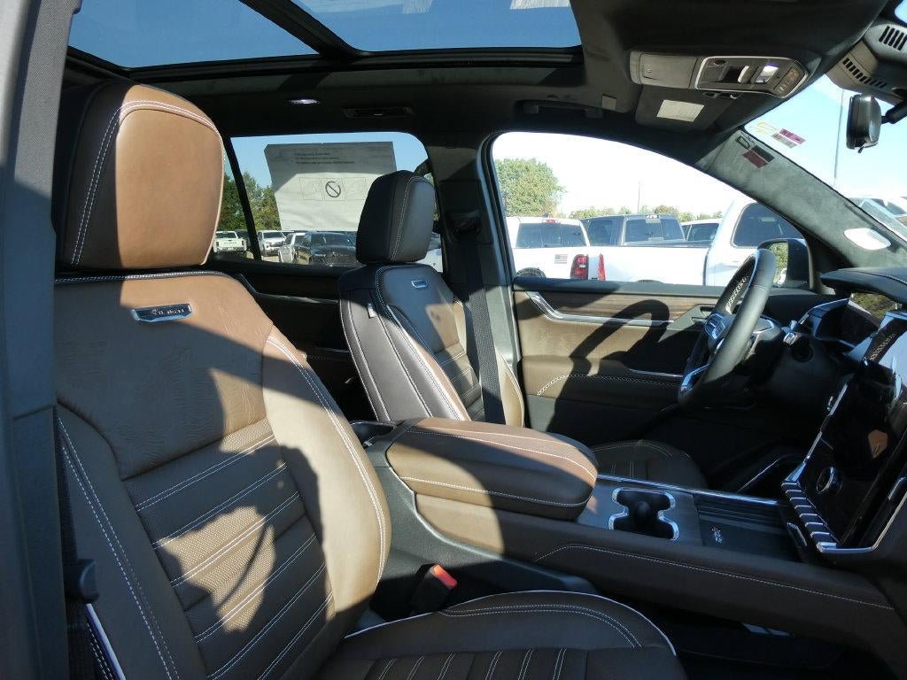 New 2027 GMC Acadia Denali Ultimate AWD/4WD image 9