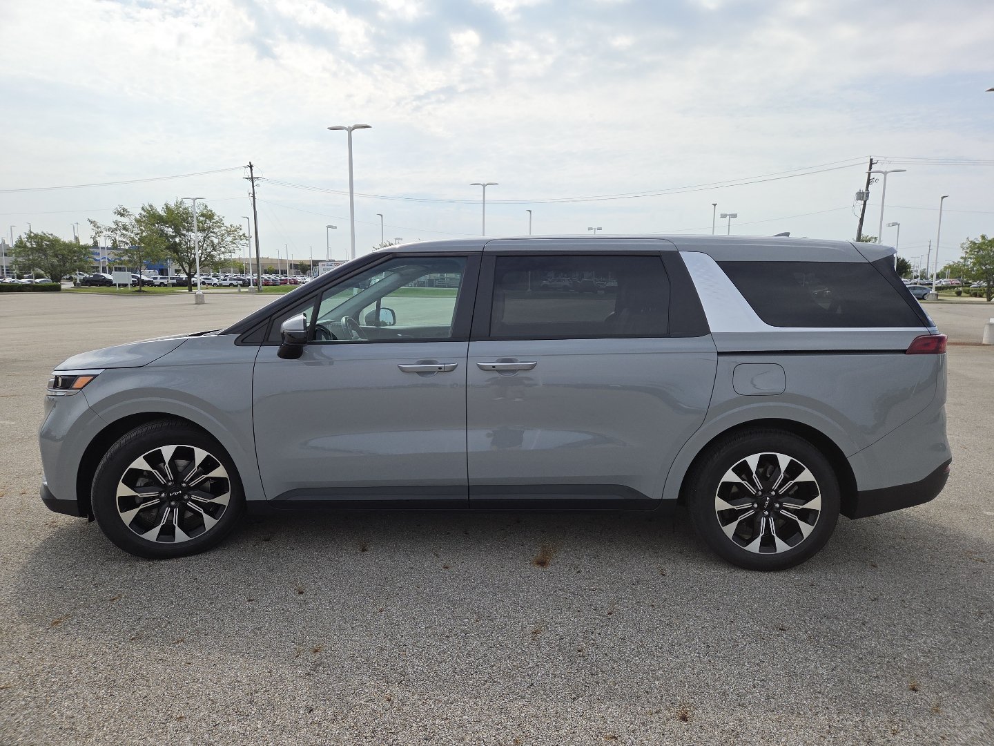 Used 2024 Kia Carnival EX FWD image 14