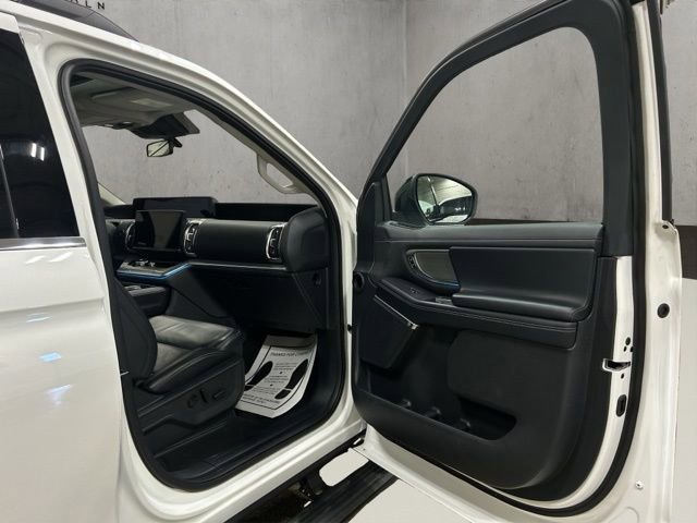 Used 2025 Ford Expedition Platinum AWD/4WD image 19