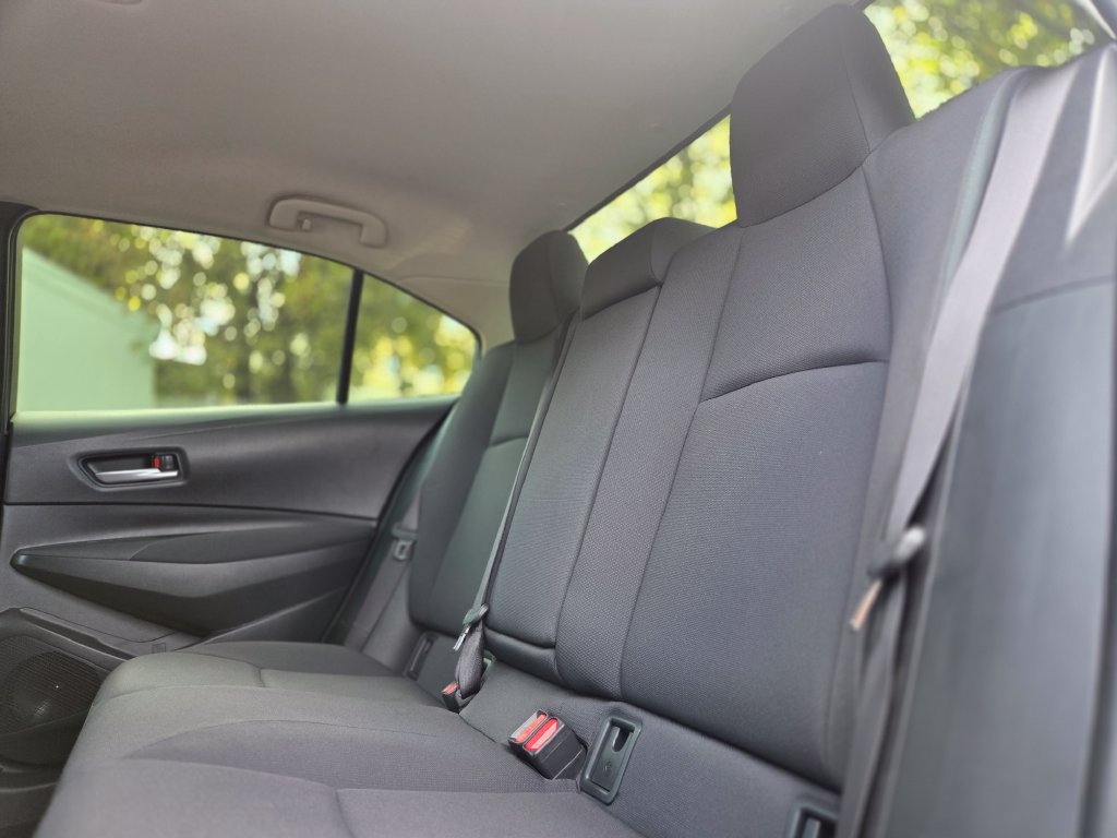 Used 2021 Toyota Corolla LE w/ Carpet Mat Package (TMS) FWD image 22