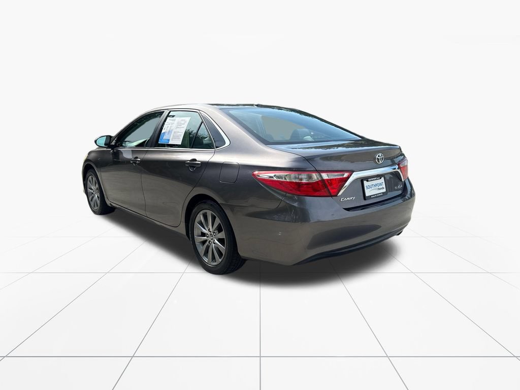 Used 2017 Toyota Camry XLE w/ Moonroof Package FWD image 6