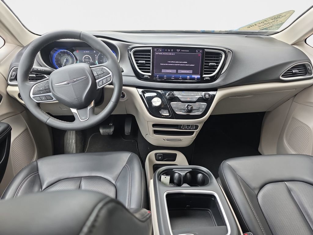 Used 2023 Chrysler Pacifica Touring-L FWD image 14