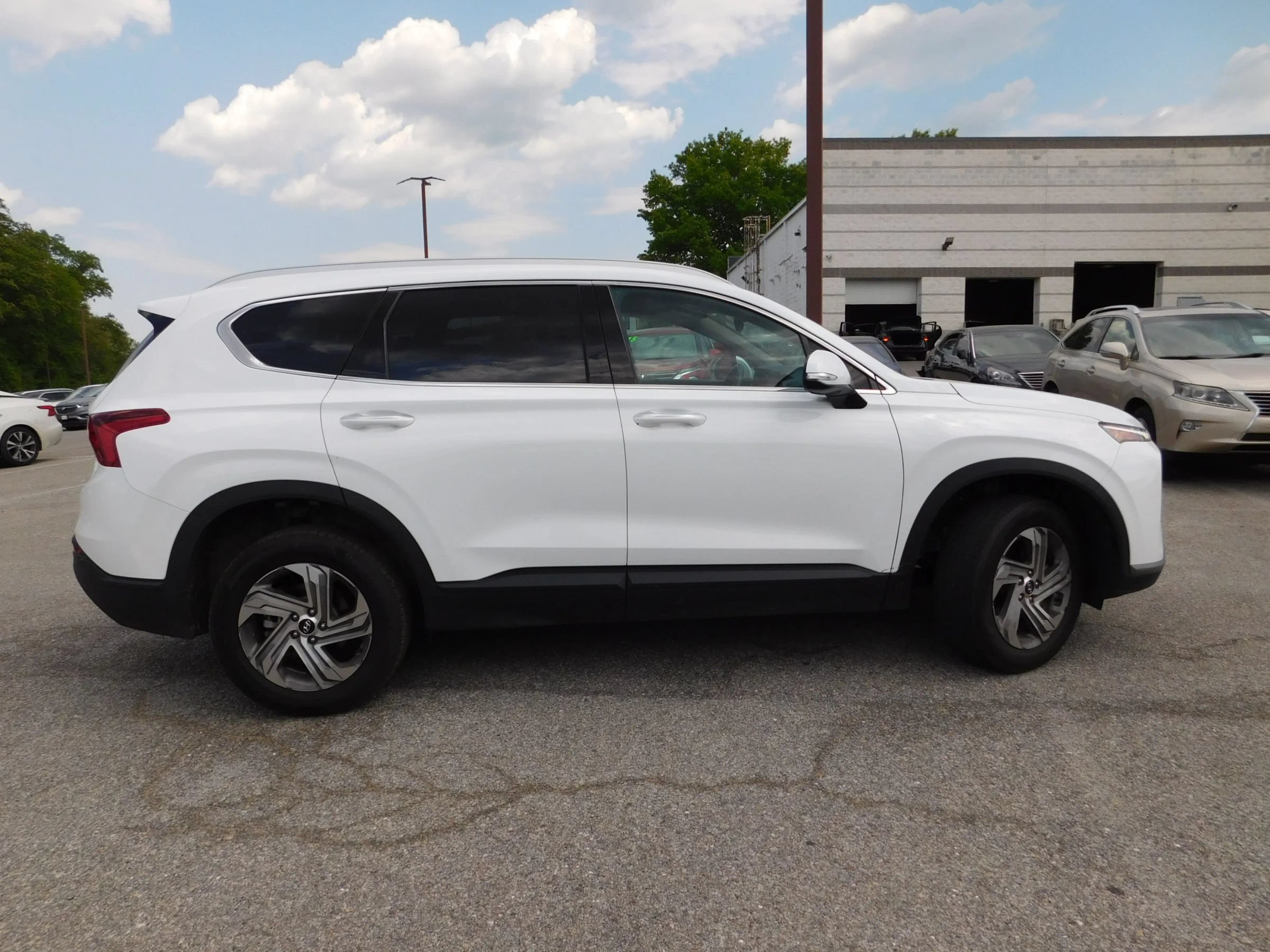 Used 2023 Hyundai Santa Fe SEL AWD/4WD image 4