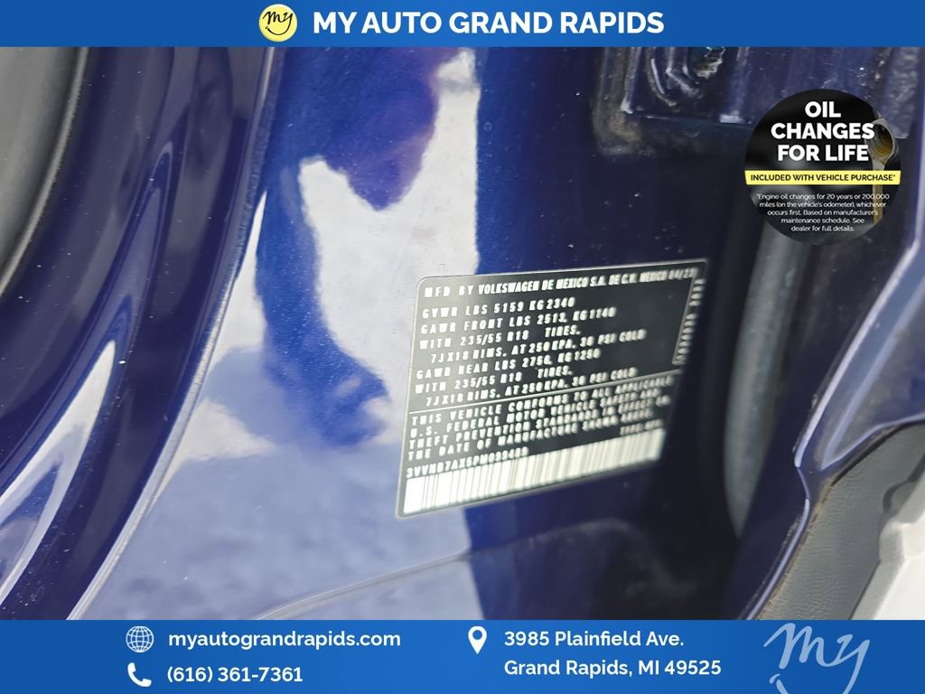 Used 2023 Volkswagen Tiguan SE w/ Panoramic Sunroof Package image 38