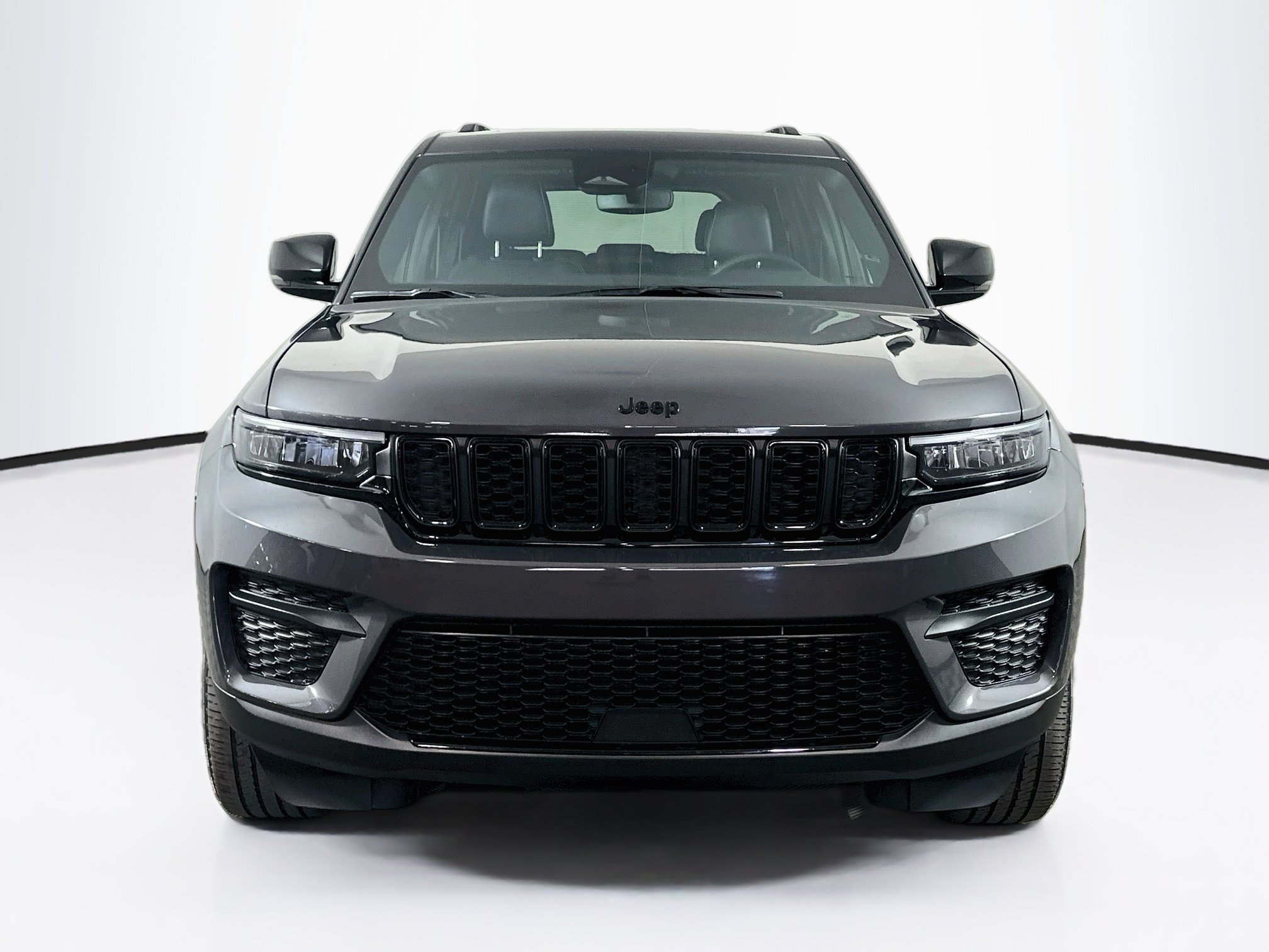 Used 2023 Jeep Grand Cherokee Altitude AWD/4WD image 2