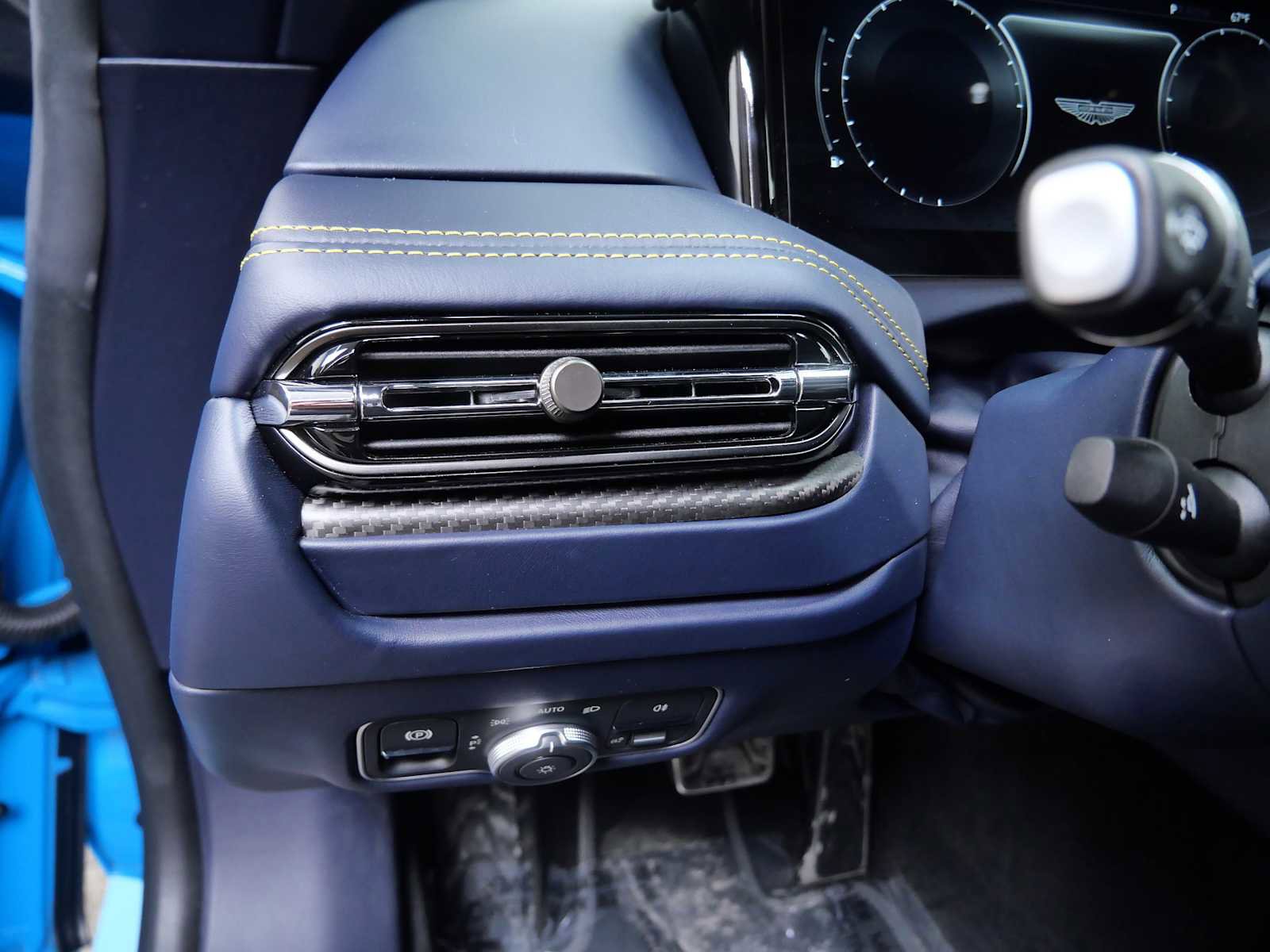 Used 2024 Aston Martin DB12 Coupe image 30