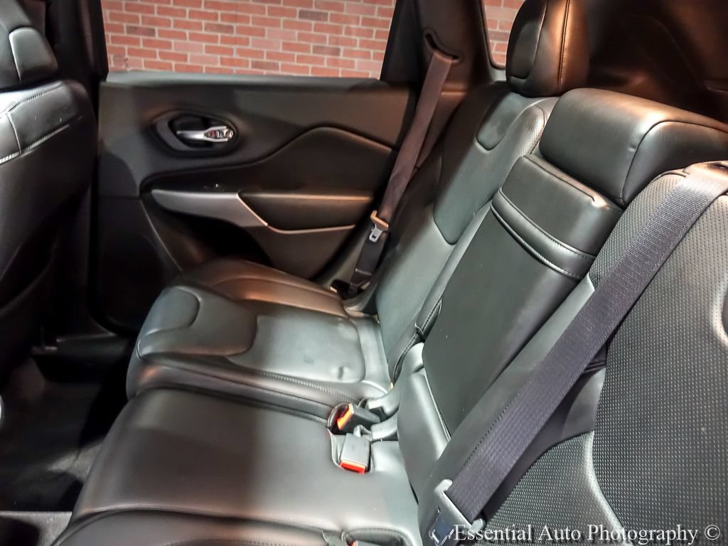 Used 2017 Jeep Cherokee Overland w/ Technology Group AWD/4WD image 15