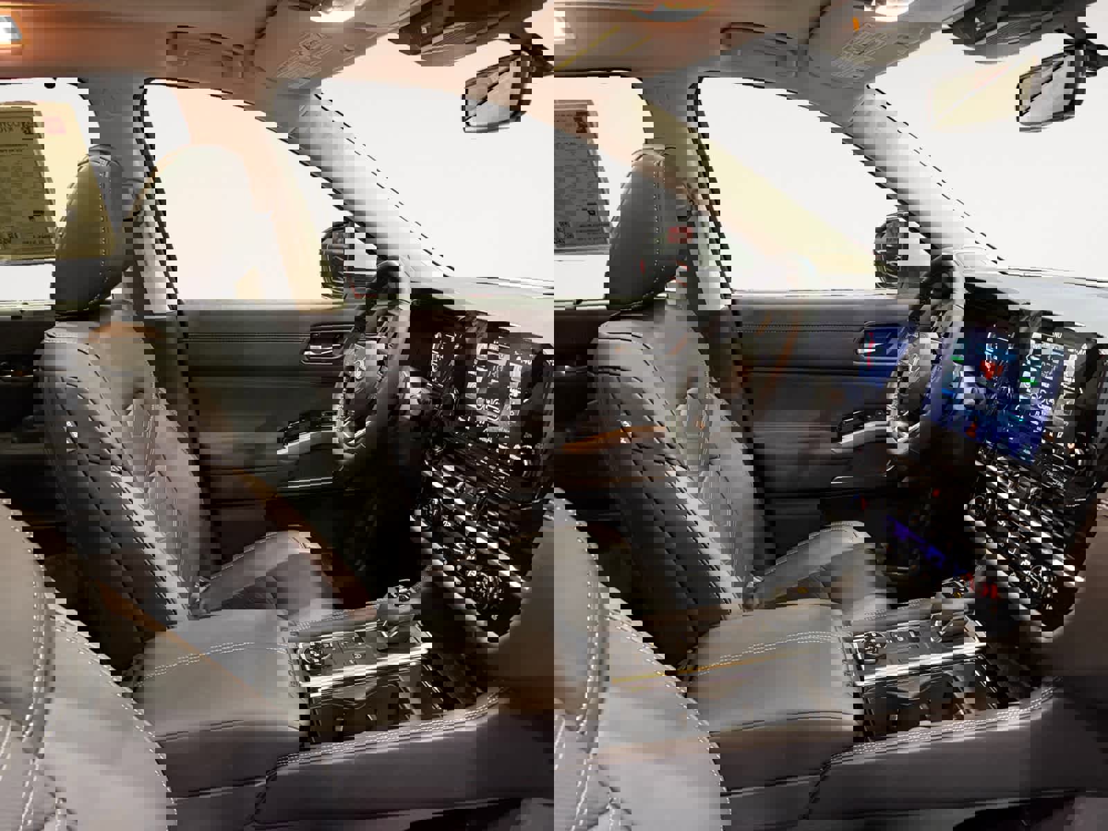 Used 2025 Nissan Pathfinder Platinum image 16