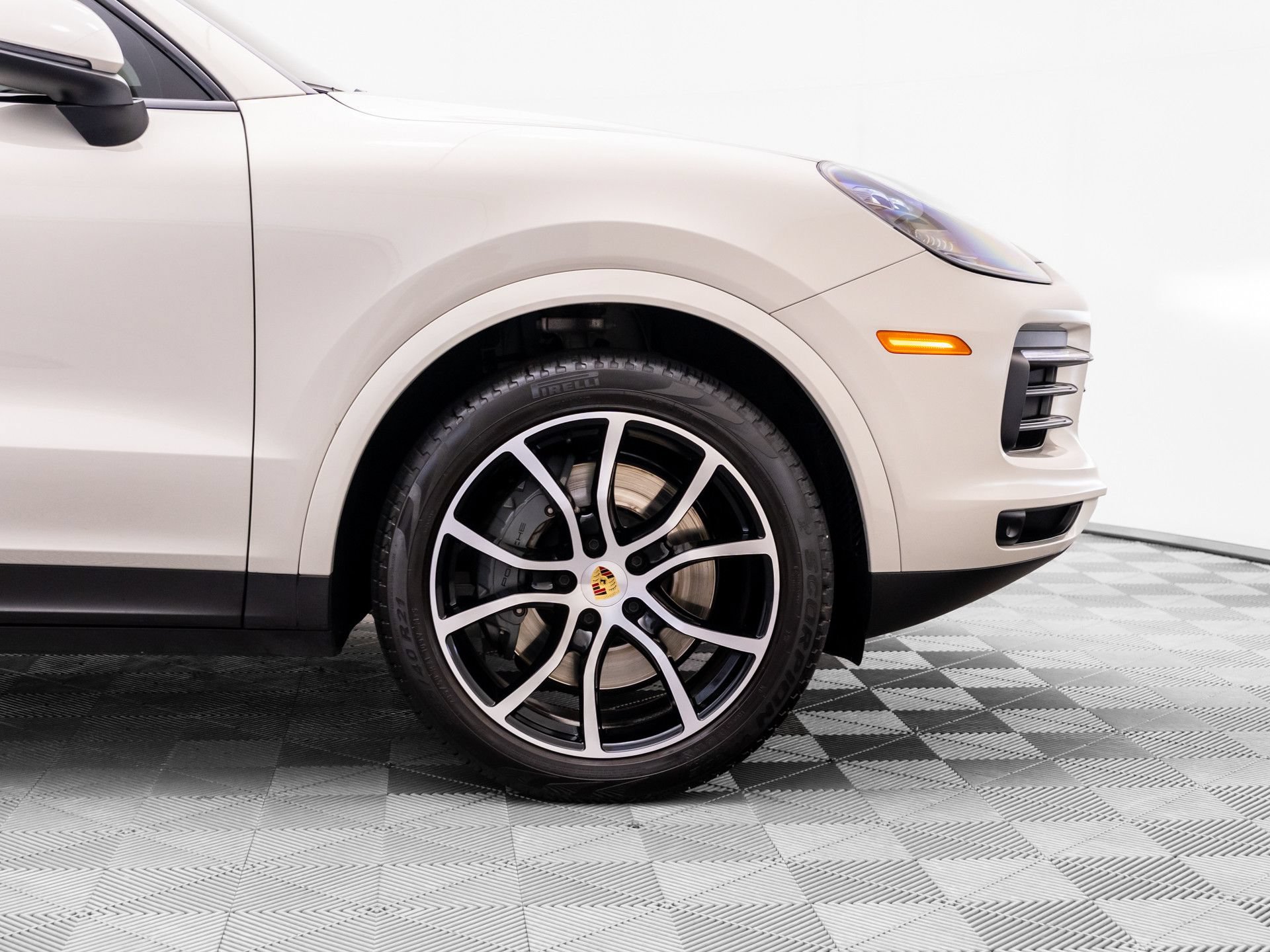 Certified 2023 Porsche Cayenne S AWD/4WD image 32