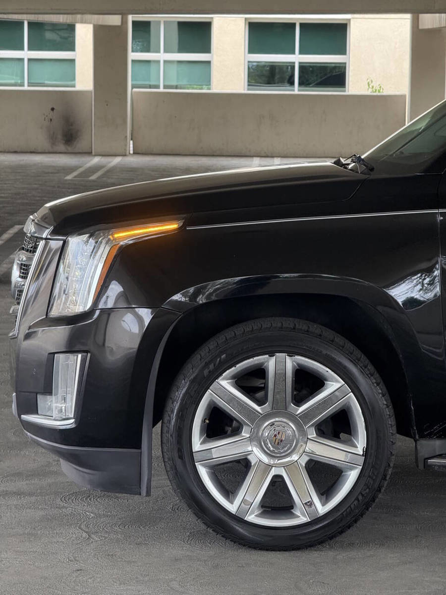 Used 2015 Cadillac Escalade Luxury AWD/4WD image 15