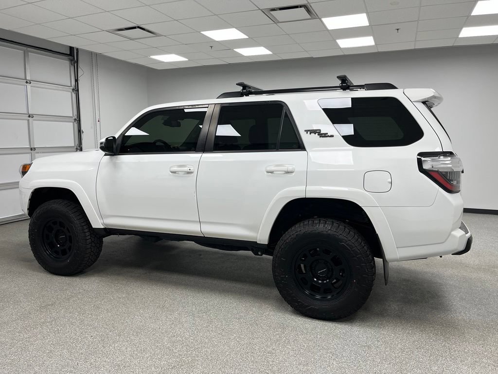Used 2022 Toyota 4Runner TRD Off-Road Premium AWD/4WD image 7