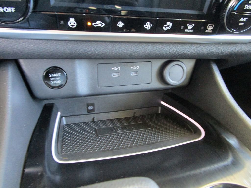 Used 2025 Nissan Rogue SL AWD/4WD image 39