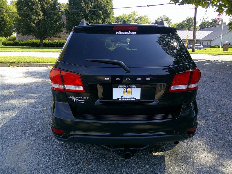 Used 2019 Dodge Journey SE w/ Connectivity Group FWD image 4