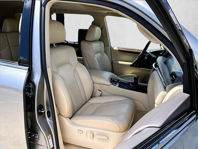 Used 2017 Lexus LX 570 4WD w/ Luxury Package image 9