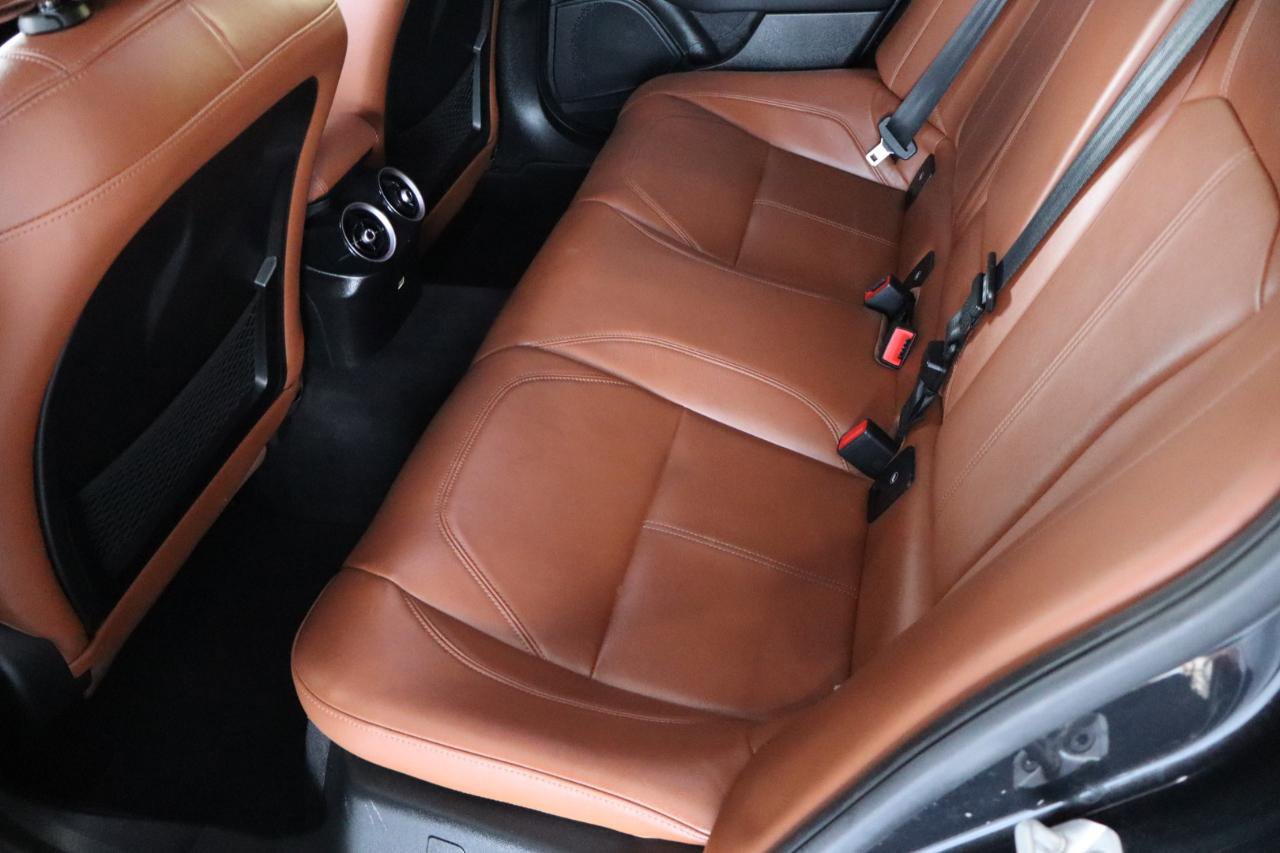 Used 2017 Alfa Romeo Giulia image 32