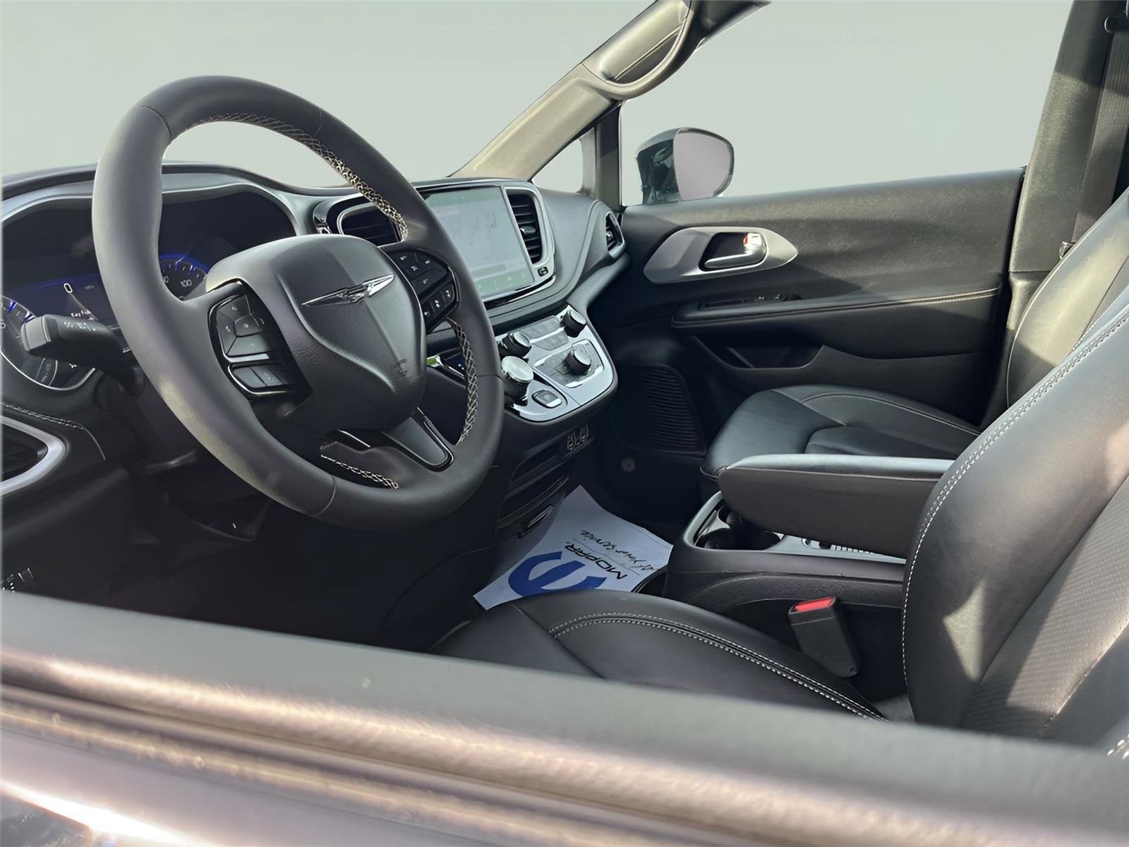 Used 2024 Chrysler Pacifica Touring-L w/ S Appearance Package image 11
