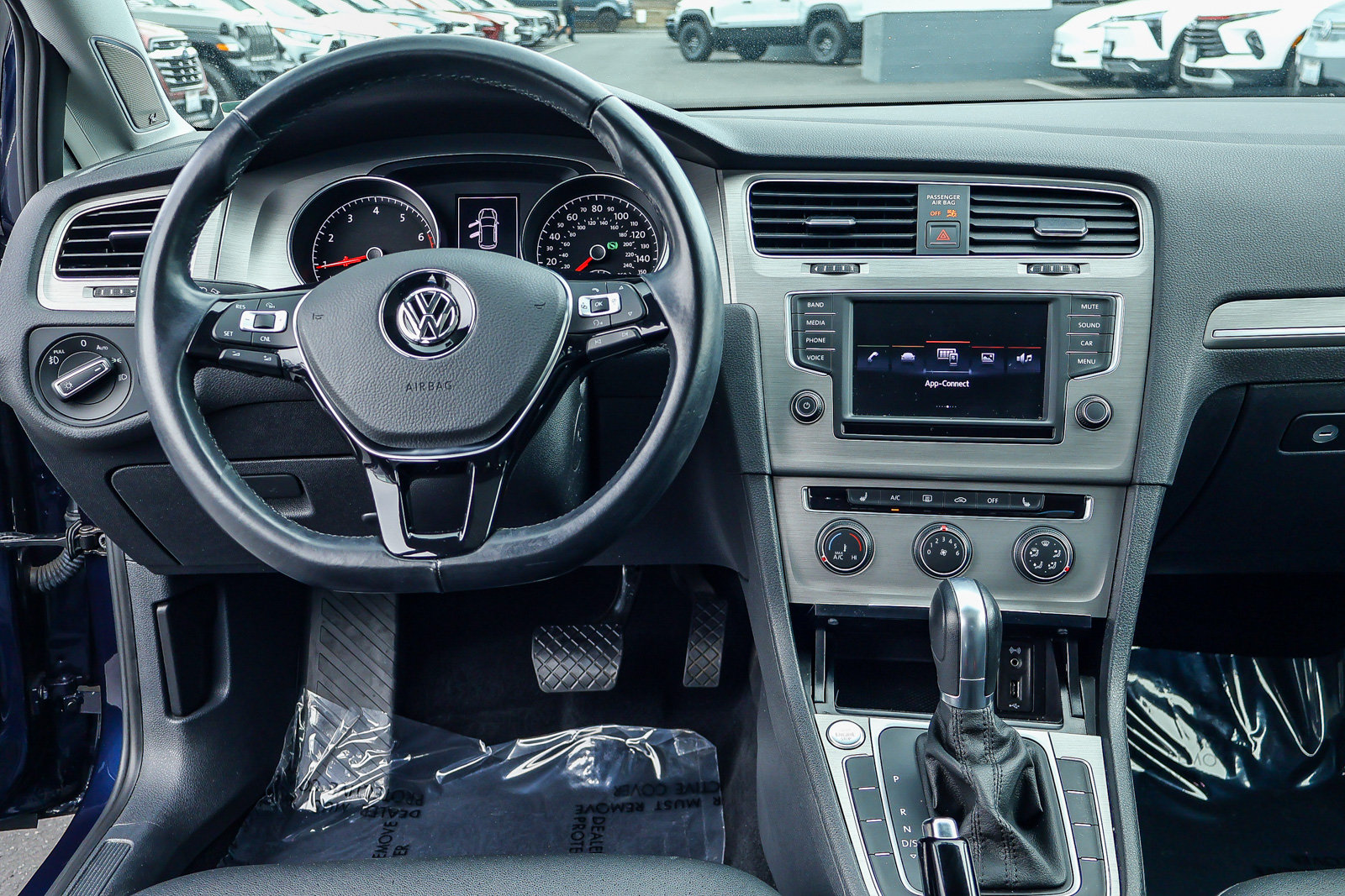 Used 2016 Volkswagen Golf SE w/ Lighting Package FWD image 3