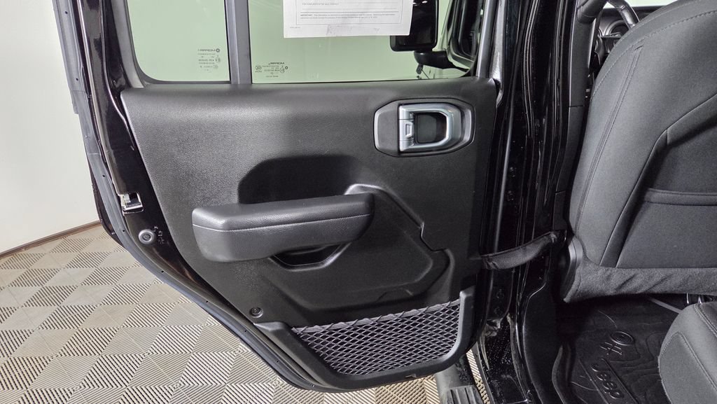 Used 2022 Jeep Gladiator Mojave AWD/4WD image 26