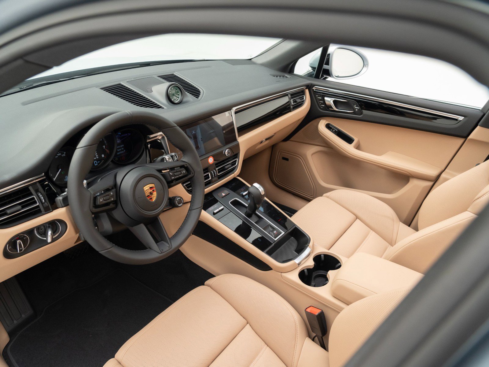 New 2026 Porsche Macan image 4