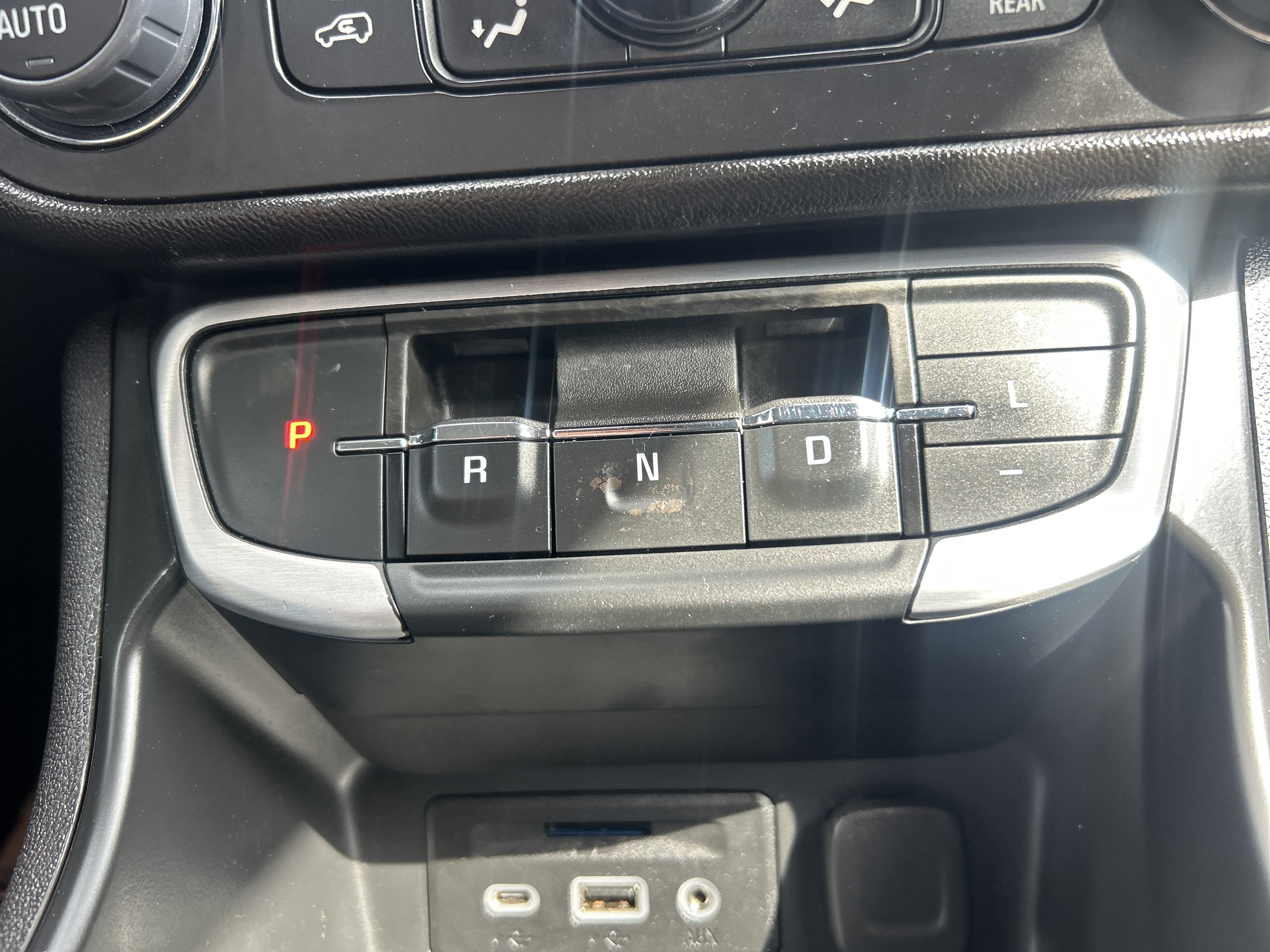 Used 2024 GMC Terrain SLT AWD/4WD image 24