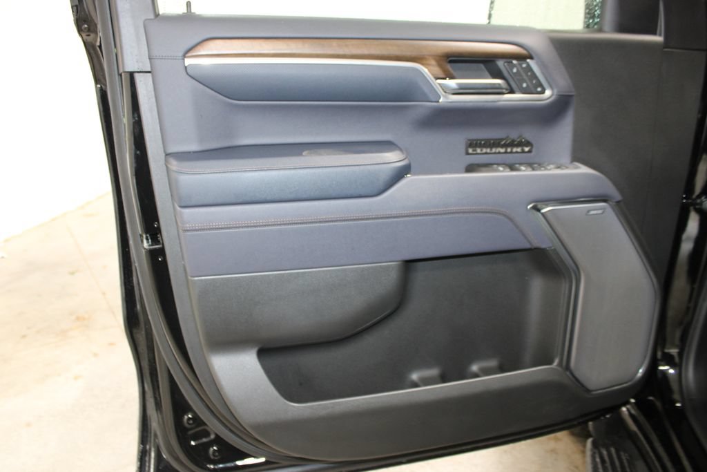 Used 2025 Chevrolet Silverado 1500 High Country AWD/4WD image 28