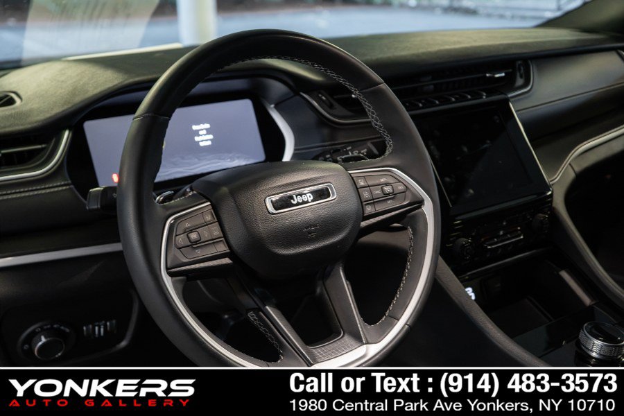 Used 2023 Jeep Grand Cherokee L Laredo AWD/4WD image 27