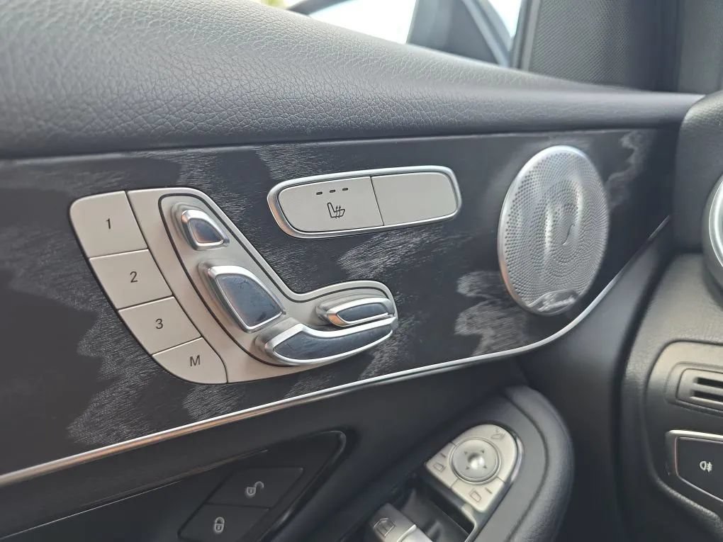 Used 2017 Mercedes-Benz GLC 300 4MATIC image 27