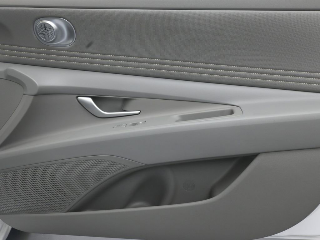Certified 2025 Hyundai Elantra Sport FWD image 11