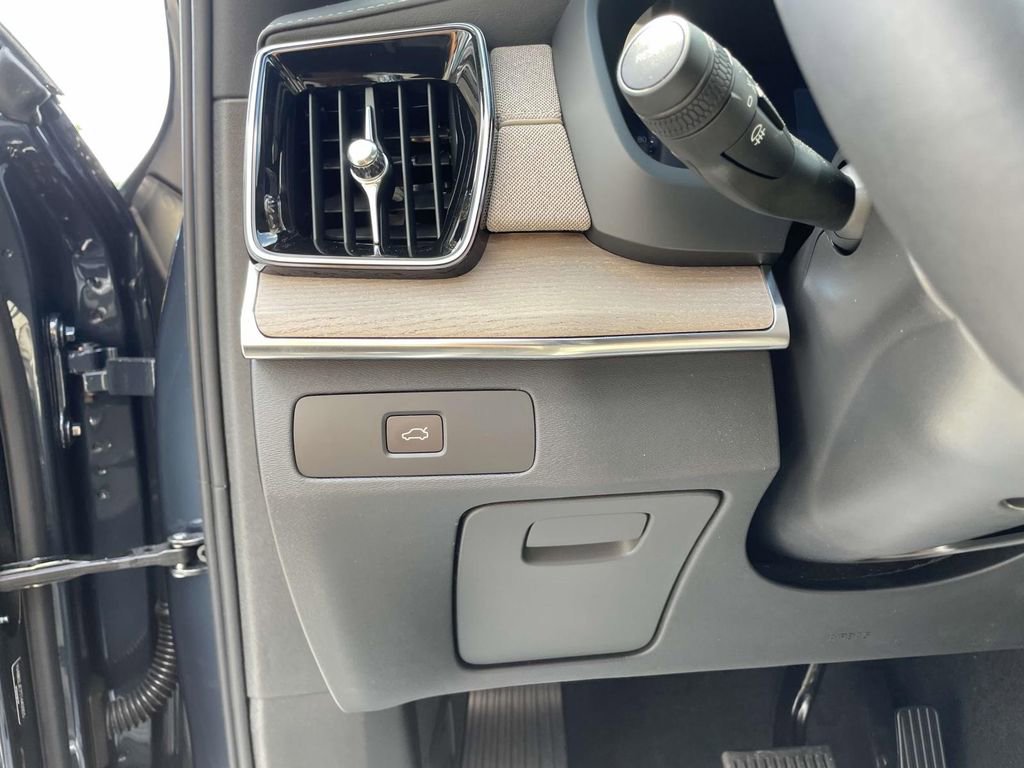 New 2026 Volvo XC90 B6 Plus image 9