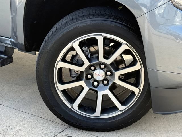 Used 2022 GMC Canyon Denali RWD image 2
