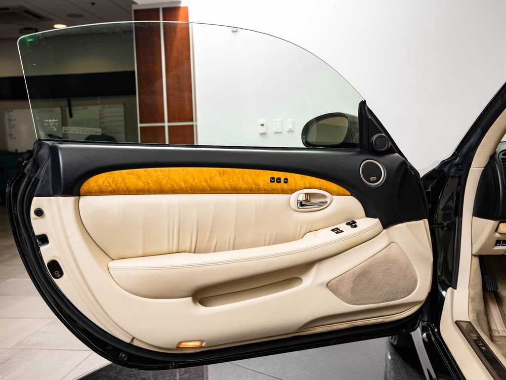 Used 2004 Lexus SC 430 Convertible RWD image 26