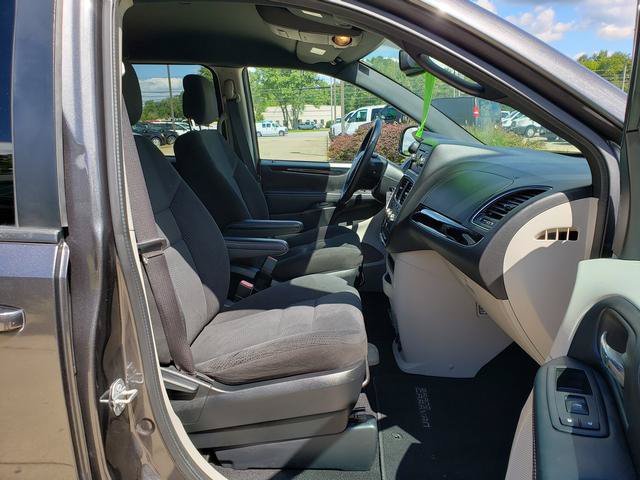 Used 2016 Dodge Grand Caravan SE FWD image 17