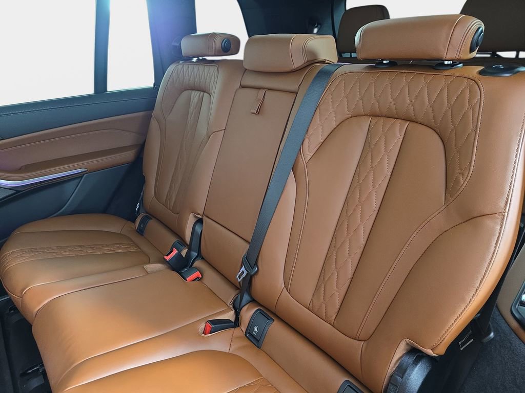 New 2026 BMW X7 M60i image 15