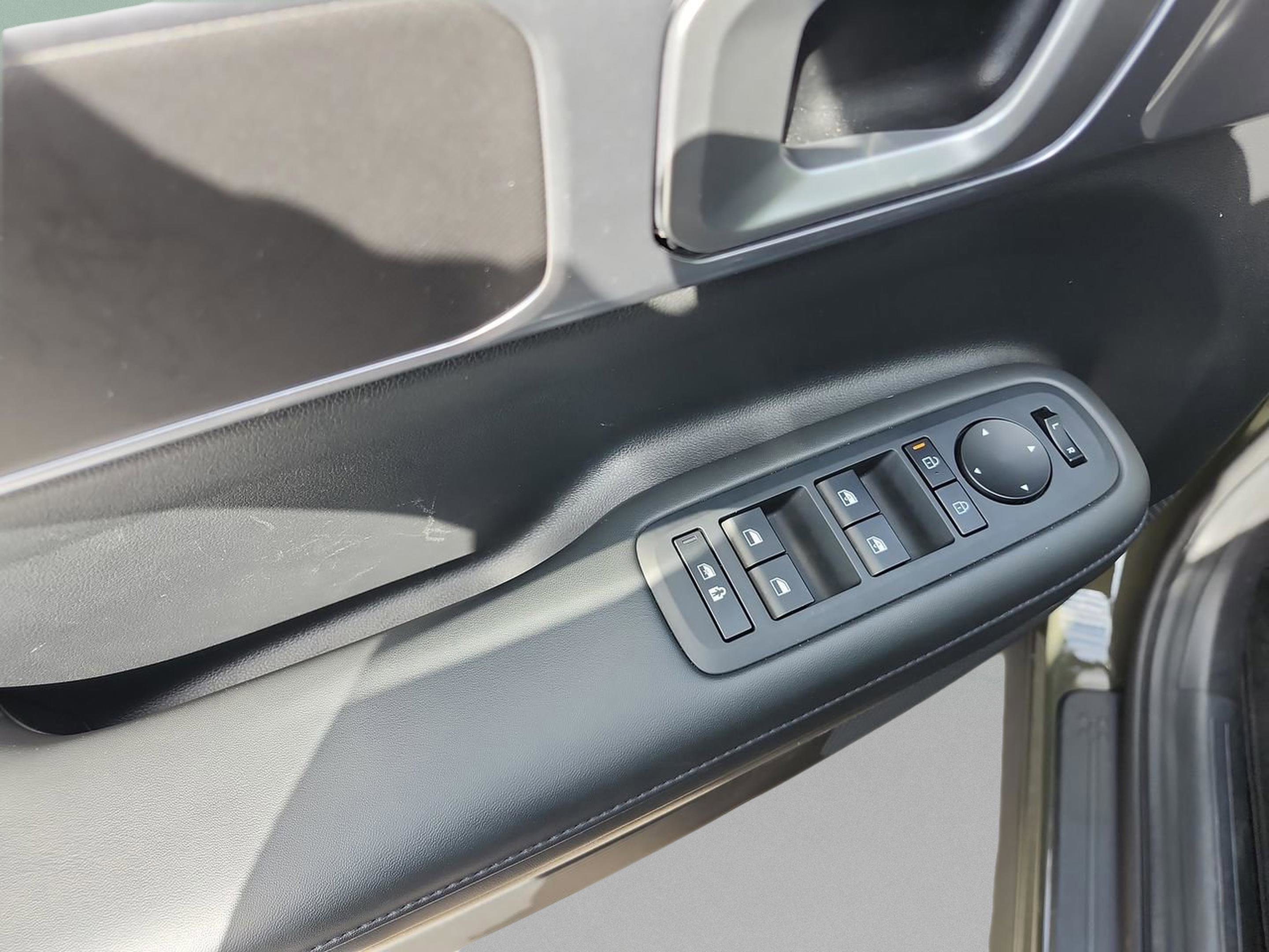 Certified 2025 Hyundai Santa Fe SEL image 16