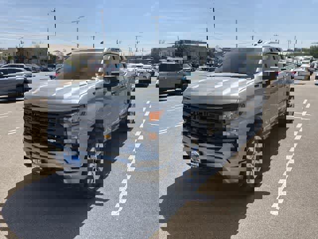 Used 2025 Chevrolet Silverado 1500 Custom image 1
