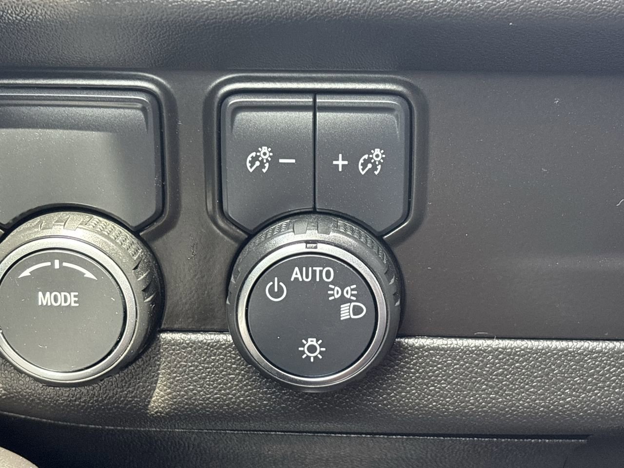 Used 2023 Chevrolet Suburban RST RWD image 27